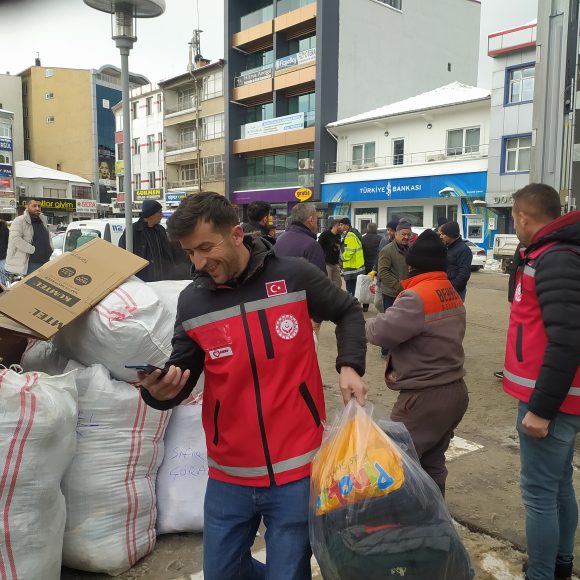 Doğal Afet Bölgesine Yardım Eli